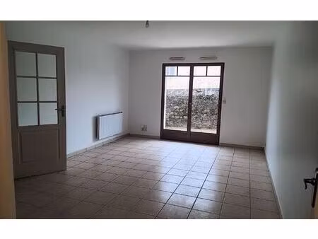 location appartement  m² t-3 à guérande  779 €