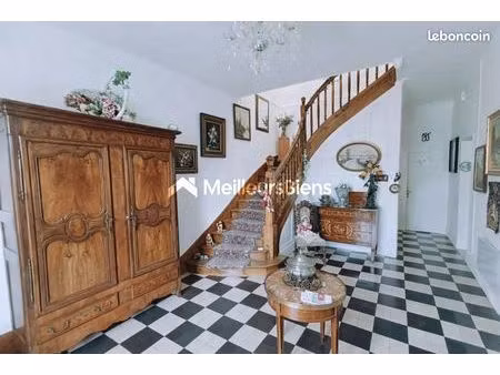 maison 8 pièces 250 m²