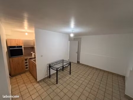 appartement t2 rénové et lumineux - centre ville de locminé