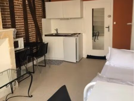 studio meublé pour etudiant(e)plein centre