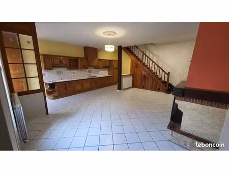 location maison de ville t4