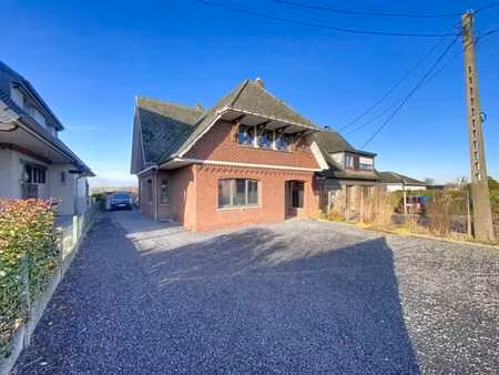 belle maison 4 façades de 3 chambres avec bureau  jardin et