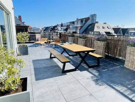 penthouse studio unique et meublé avec des terrasses énor...