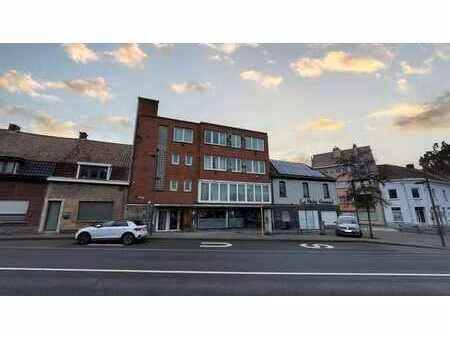 surface commerciale de 100m² en plein centre de luingne.