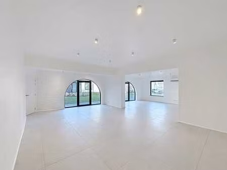 heusy : surface neuve à louer + parking