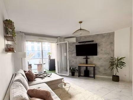 t3 récent 63 m² + balcon + parking