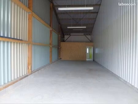 local d'activité de 100 m² avec bureau et grand portail