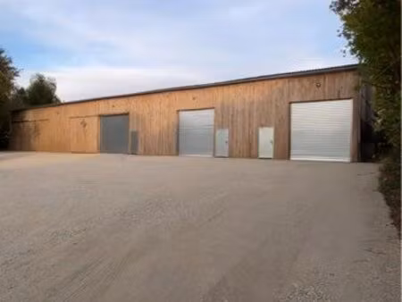 local professionnel / cellule 115 m² – accès facile – ombrée d’anjou