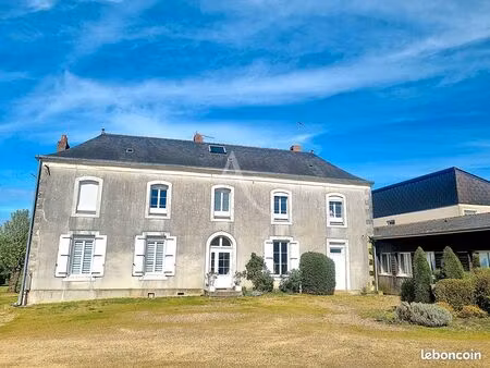 immeuble 33 pièces 815 m²