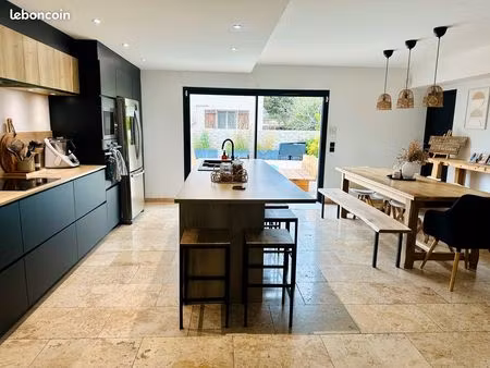 villa t5 récente avec piscine – centre-ville