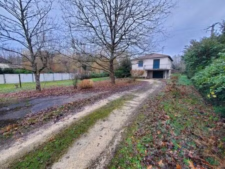 maison t3 et élevée sur sous sol