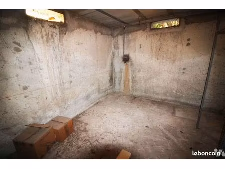 local divers 75 m² marseille 9