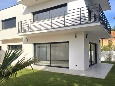 villa 4 pièces 150 m²