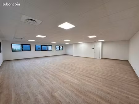 bureau avec local de stockage