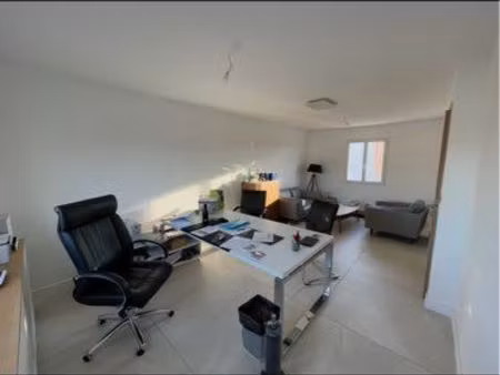 bureaux saint cannat 147m2 clim jardin cuisine parking