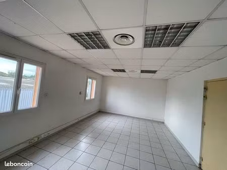 bureaux saint cannat 63m2