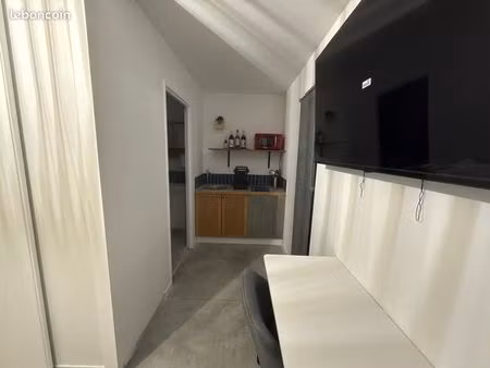 location studio meublé