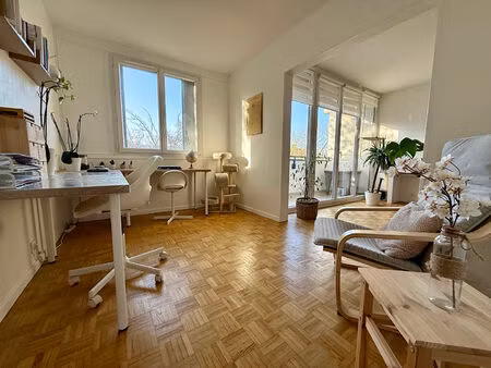 à vendre : appartement lumineux de 4 pièces au coeur des clayes sous bois !