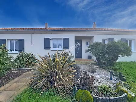 nichée dans un hameau paisible de la commune de saint-hilaire-de-clisson  à seulement cinq