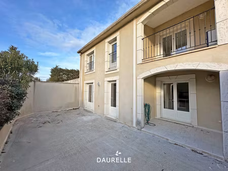 appartement t5 en duplex de 99 m2 habitables. cour  terrasse