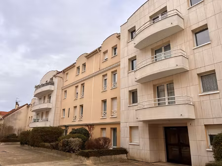 studio d'environ 24 m2