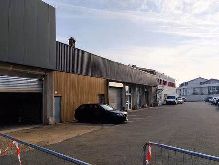 local commercial 140 m2 (vitrine en cours) à marly