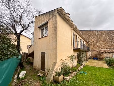 maison avec jardin  deux grands appartements possibles  garage et atelier fréjus centre