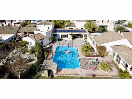deux villas  une seule adresse : propriété rare avec piscine
