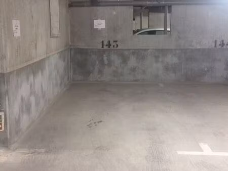 location place de parking intérieur dans une résidence sécurisé