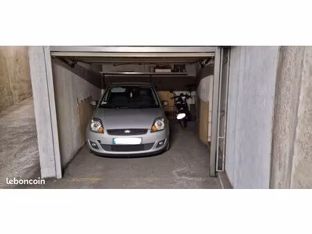 box stationnement / stockage