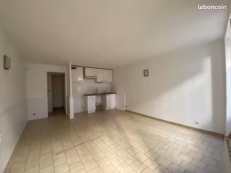studio 1 pièce 25 m²