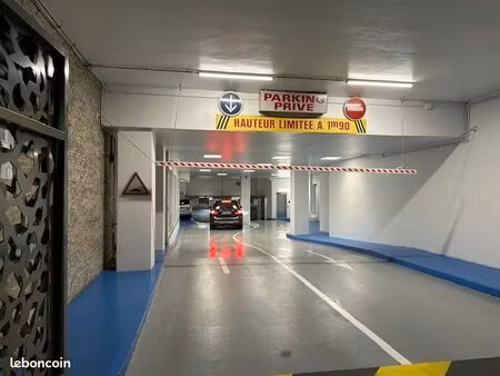 1 place de stationnement/parking pour scooter/moto boetie/ponthieu
