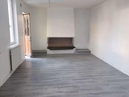 appartement de ville t3  80m2   terrasse. accès privé par cour intérieur