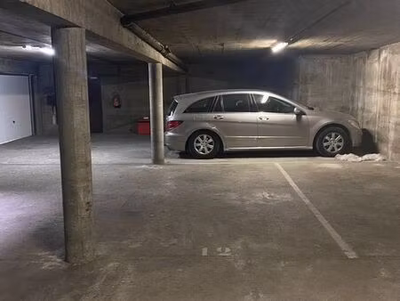 place de parking sécurisée