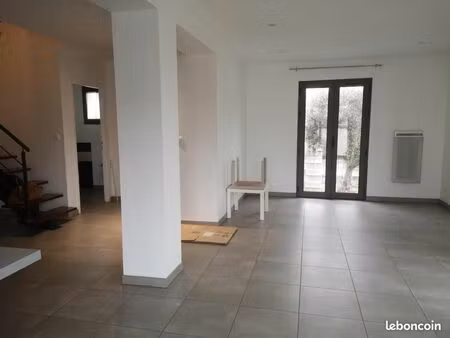 villa 4 pièces 100 m²