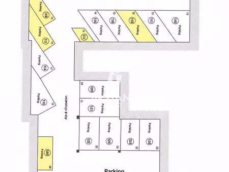 creteil village lot de 8 parking