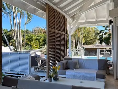 coup de coeur pour cette ravissante villa f4 avec piscine  un vrai havre de paix !