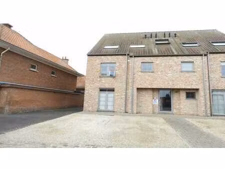 spacieux duplex avec 3 chambres  jardin et garage