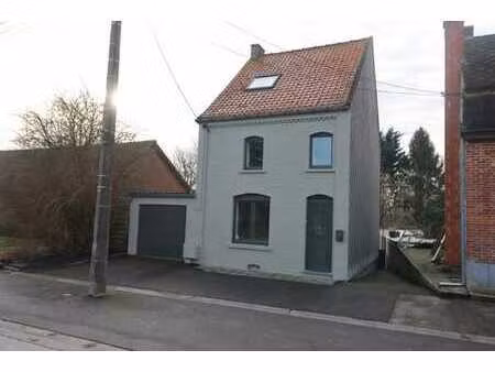 charmante maison spacieuse et entièrement rénovée