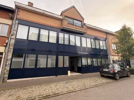 appartement en duplex avec trois chambres.