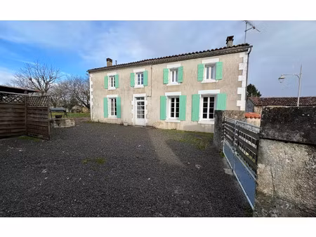 maison paillé 136 m² t-4 à vendre  149 500 €