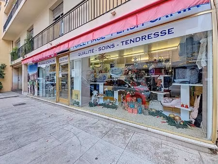 exclusivite - fond de commerce centre ville d'antibes et belle vitrine !
