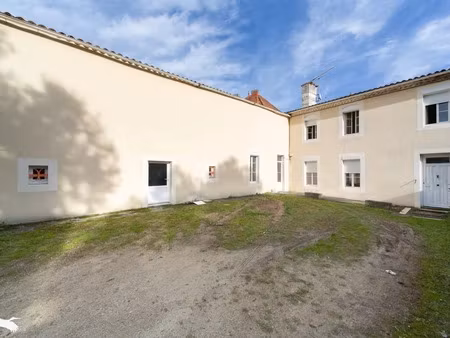 vente immeuble à montendre (17130)  161 250 €