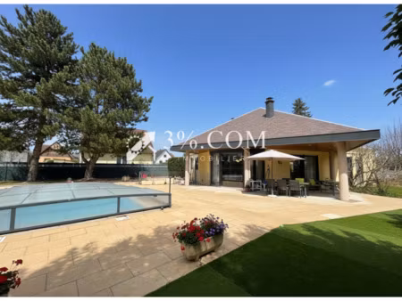 maison d'architecte avec piscine sur terrain de 9 ares