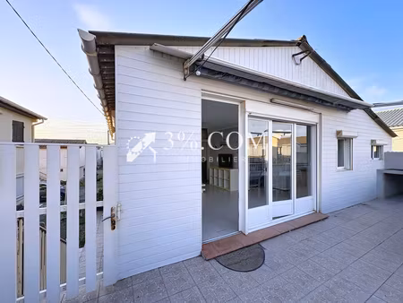 charmant chalet de 100 m²  8 pièces avec grande terrasse  garage et atelier à gruissan pla