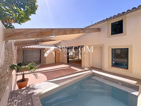 maison d'architecte atypique 5 pièces de 145.7 m2 avec extérieur & piscine au coeur de mar