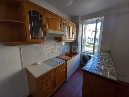 location appartement 3 pièces 56 m² à avallon (89200)  450 €