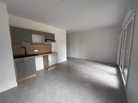 t2 n402 les fabriks de mai