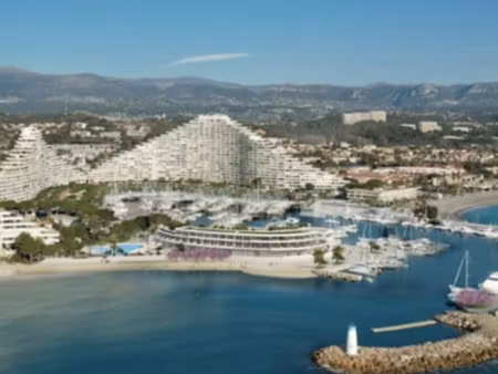 restaurant de 246 m2 marina baie anges