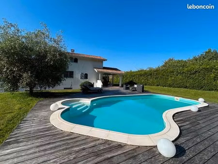 maison 161 m2 avec piscine  grand terrain et sous-sol - 455 000 - carignan de bordeaux